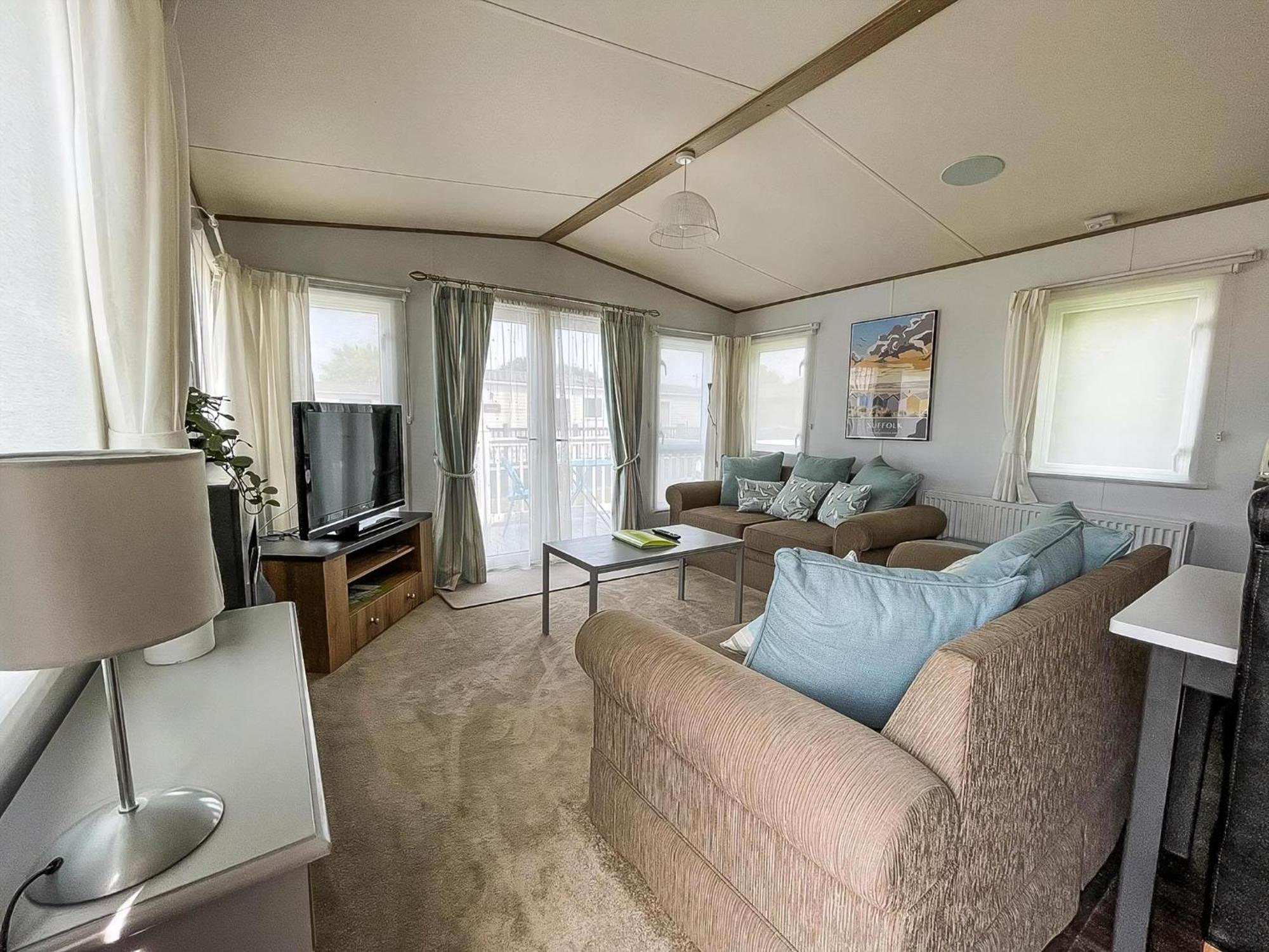 Beautiful Caravan With Decking At Carlton Meres Holiday Park, Suffolk Ref 60022M Saxmundham Extérieur photo